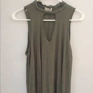 Olive green keyhole tank! SALE! 🎉